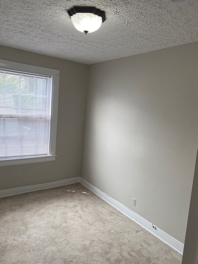Building Photo - Sophisticated Living in The Fan: 2 Bedroom...