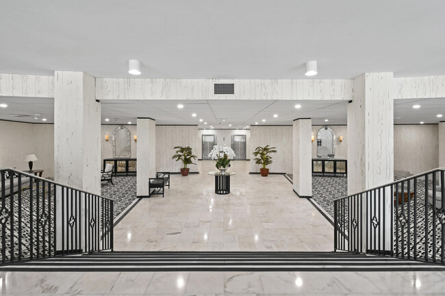 Building Photo - 2295 S Ocean Blvd