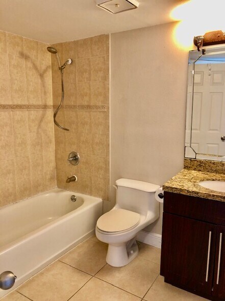 Building Photo - 150 Santa Clara Dr