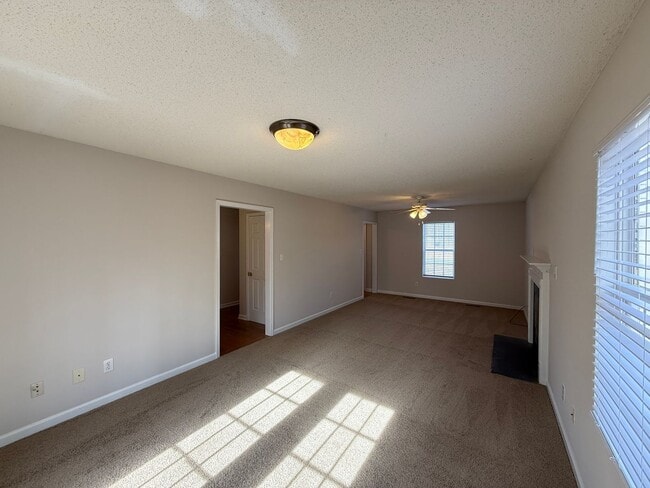 Building Photo - 2120 Dave St