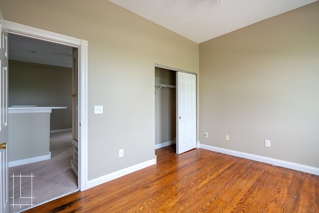 Building Photo - 225 E 5th Ave