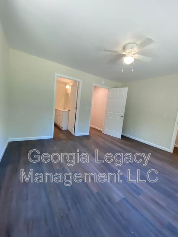 Building Photo - 140 Henry Meyer Rd