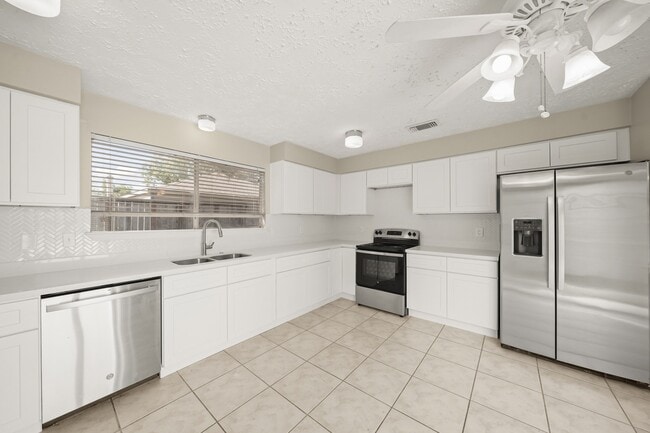 Building Photo - 16107 Grassy Creek Dr
