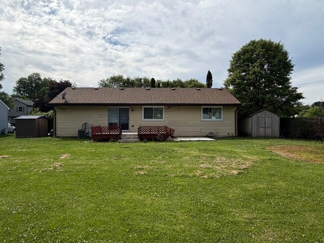 Building Photo - 1900 Stanford Dr
