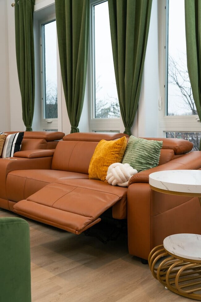 Building Photo - 3723 S Giles Ave