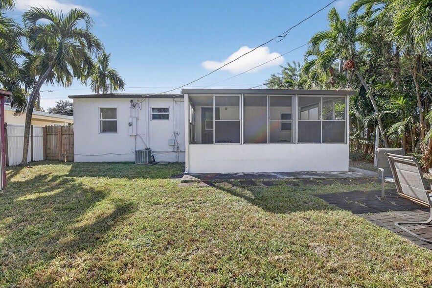 Building Photo - 642 SW 11th St