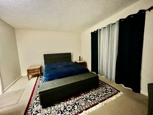 Building Photo - Seasonal Rental in Stuart
