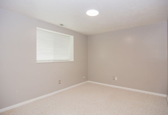 Building Photo - Gorgeous Bountiful Home w/ Solar & 3 Car Garage