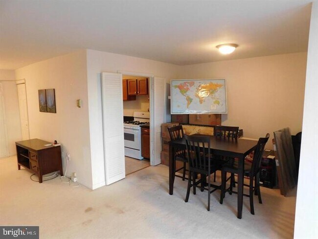 Building Photo - 5565 Columbia Pike