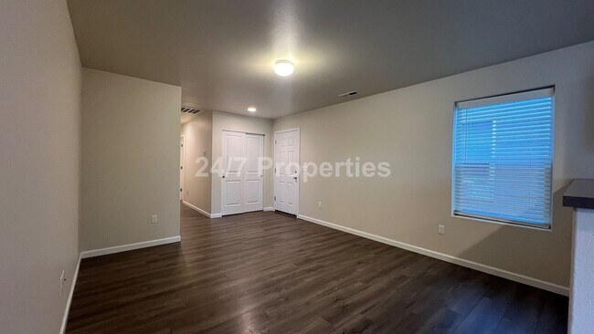 Building Photo - 1016 S View Dr