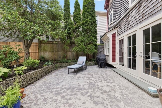 Building Photo - 5 Tews Ct