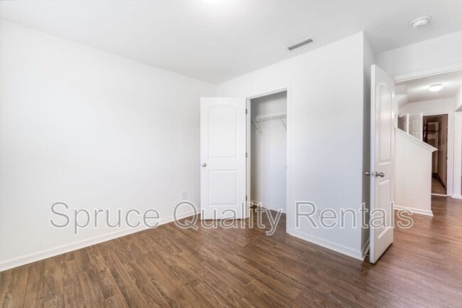 Building Photo - 250 Baybrook Ln