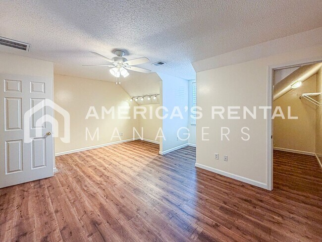 Building Photo - 1713 Savannah Park Ln