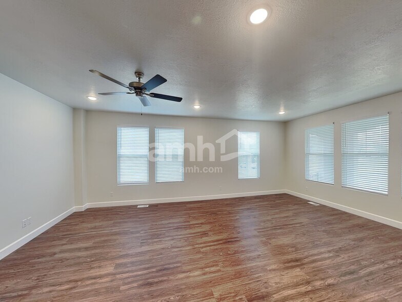 Building Photo - 11141 Kitty Hawk Rd