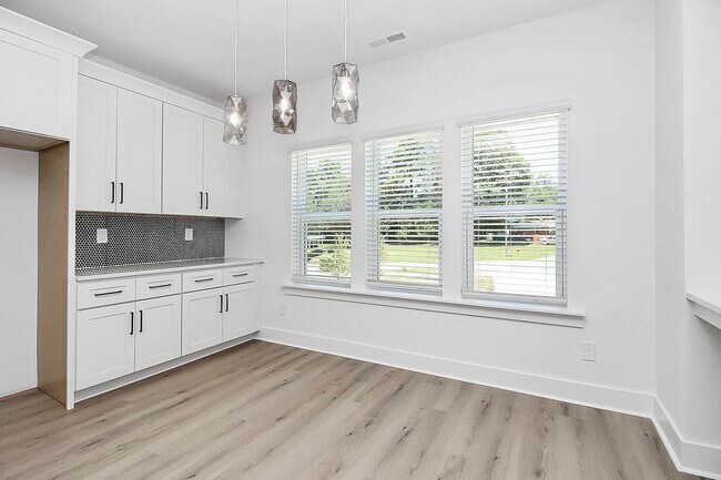 Kitchen and dining - 2613 Dr Carver Rd