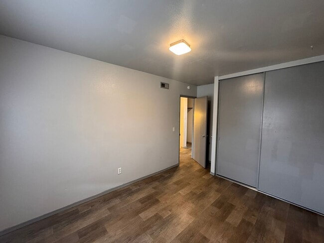 Building Photo - Modern 3-Bedroom Townhome with Garage & Pr...