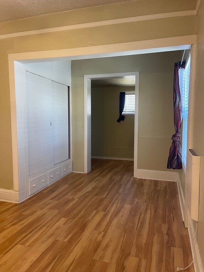 Building Photo - CHARMING 2 BED 1 BATH VICTORIAN HOME