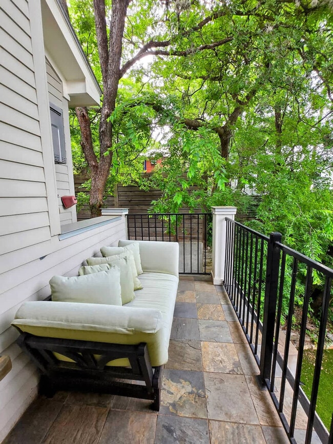 Building Photo - 803B Dawson Rd