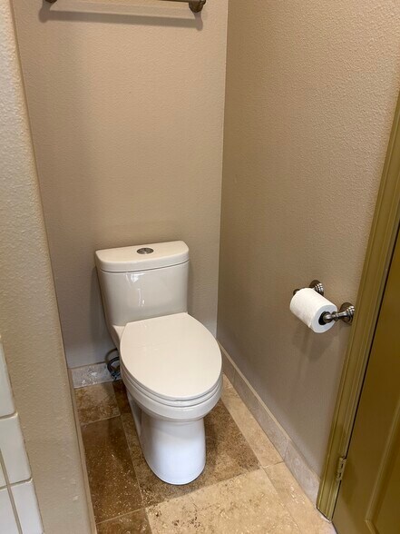 Toilet - 34545 Linda Rosea Rd