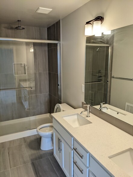 Building Photo - 13717 Admiralty Way