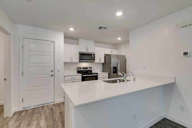 Building Photo - Beautiful New 3 Bed / 2.5 Bath Townhome 89178