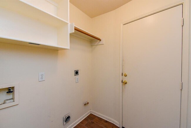 Building Photo - 11703 Pedernales Falls Ln