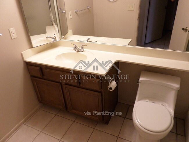 Building Photo - 6602 E Juniper Ave