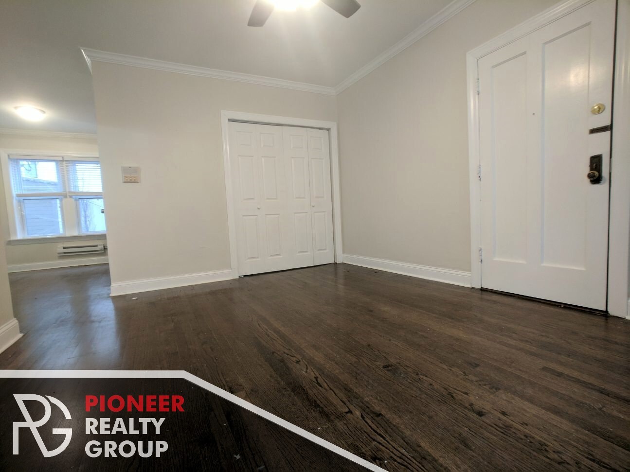 Building Photo - 3814 N Greenview Ave