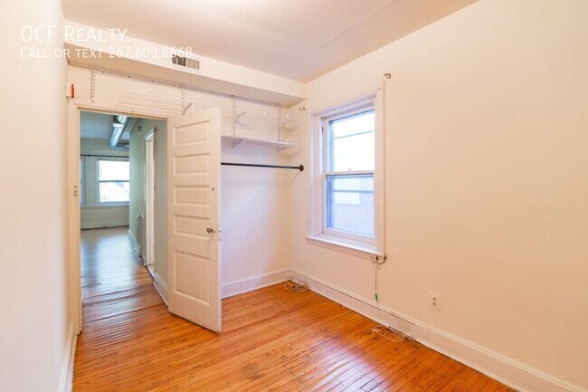Building Photo - 4244 Spruce St