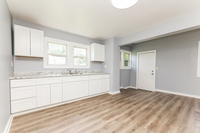 Building Photo - 1501/1503 Clifton Ave