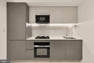 Building Photo - 1204 Q St NW