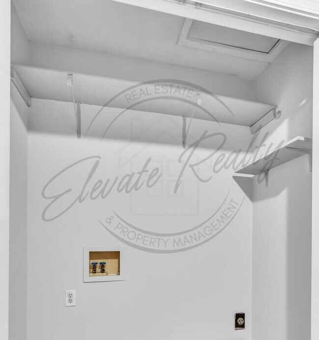 Building Photo - Two Bedroom Ranch Duplex in North Columbia (1/2 off first months rent)!