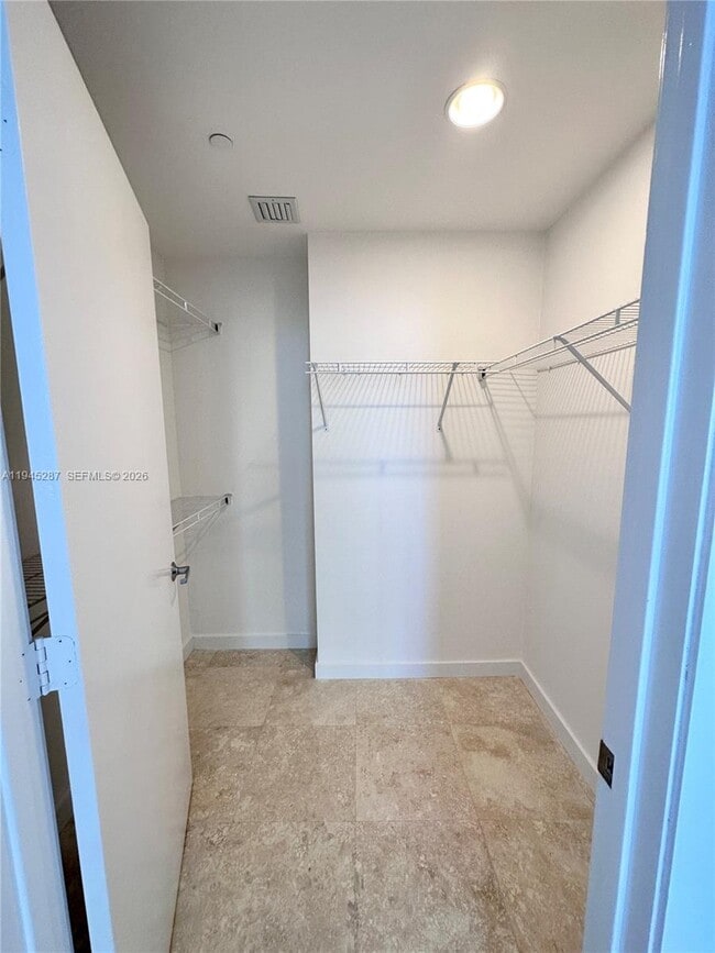 Building Photo - 1060 Brickell Ave