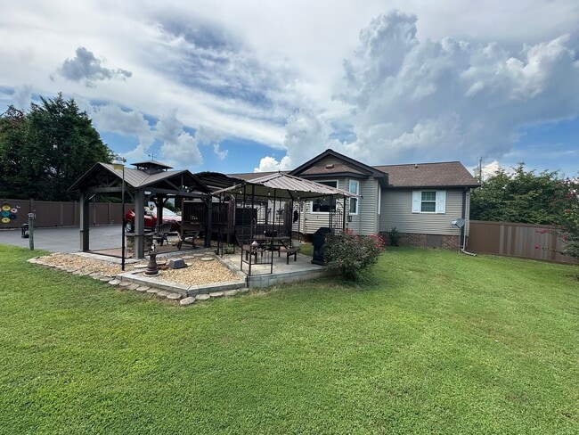 Building Photo - FULLY FURNISHED, SINGLE-FAMILY HOME IN NOR...