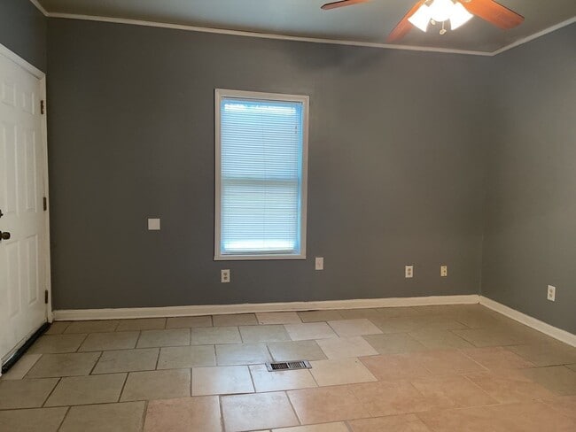 Building Photo - Spacious House in the U of M Area! Coming ...