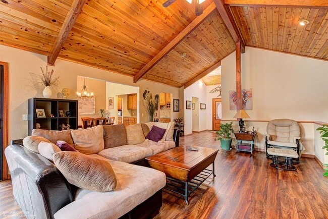Building Photo - Beautiful 3 bedroom, 3 bath home in Lake W...