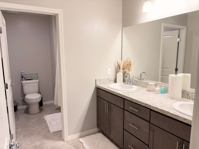 Building Photo - Beautiful 4 Bedroom Home in Aliante Community