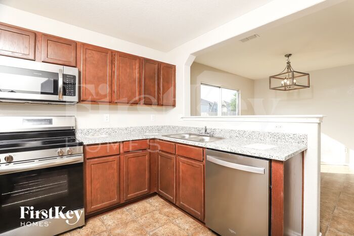 Building Photo - 9334 Maple Silver