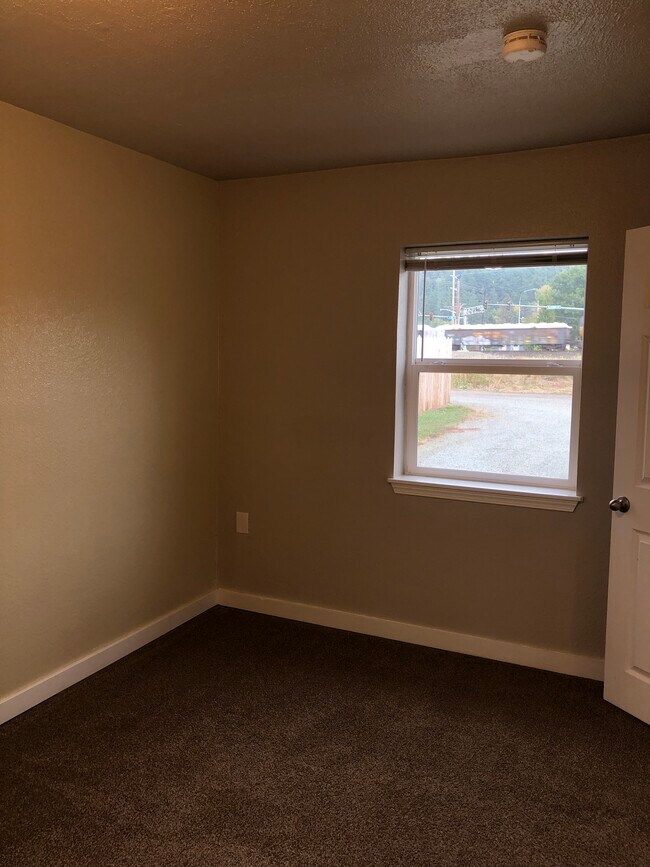 Building Photo - 202 W Blackburn Rd