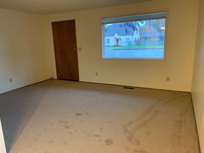 Building Photo - Rambler Style Home