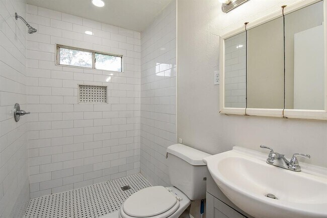 Building Photo - 1409 Zora St