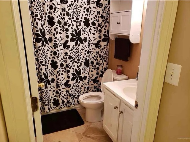 Full bathroom - 526 East Ave