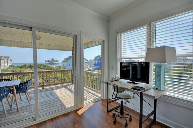 Building Photo - North Topsail Beach 5 Bedroom 4.5 Bathroom...
