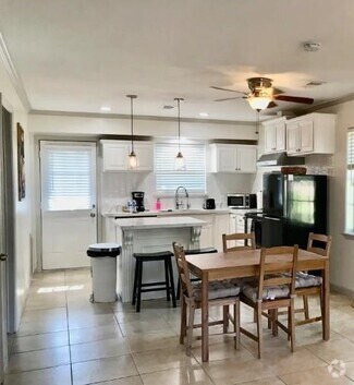 Building Photo - 9775 Pine Lake Dr