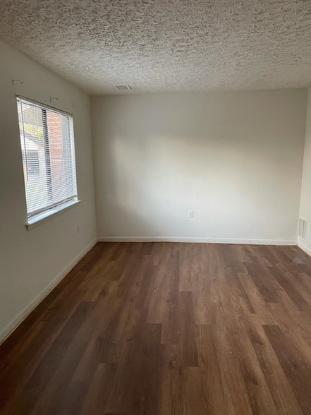 Building Photo - 8000 Jinetes Ct