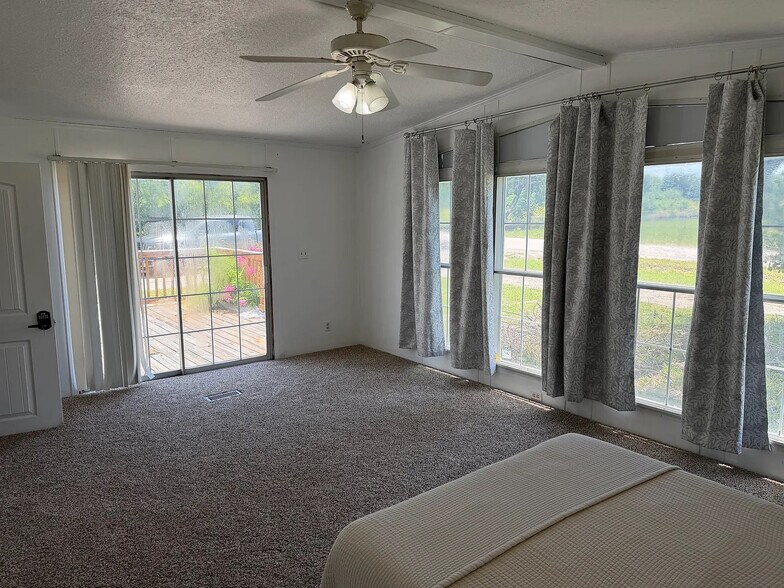 Building Photo - Room in Apartment on Bonita Verde Dr