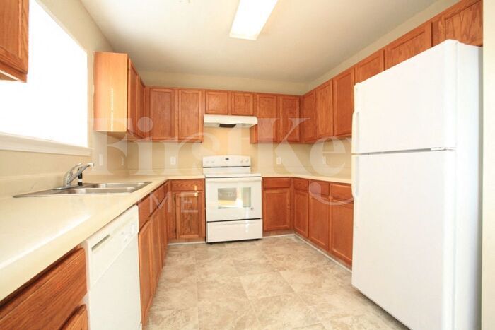 Building Photo - 5327 Peachwood Dr