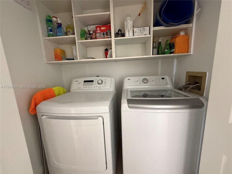 Building Photo - 3610 Yacht Club Dr