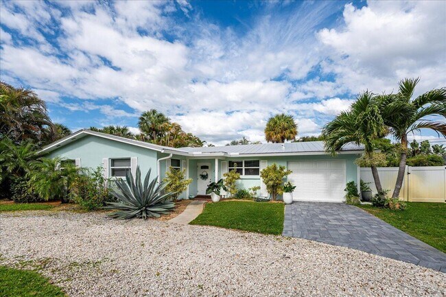 Building Photo - 206 SE Wentworth Dr