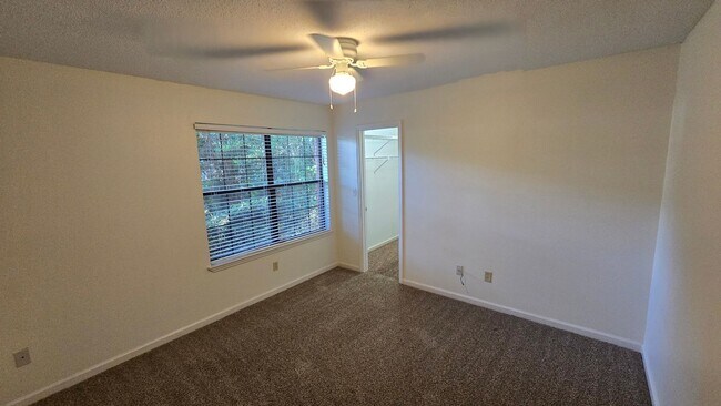 Building Photo - Beautiful Large home off of Mahan
